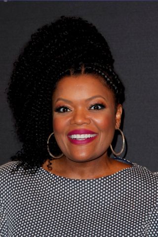 Actress Yvette Nicole Brown wearing Marley twists.