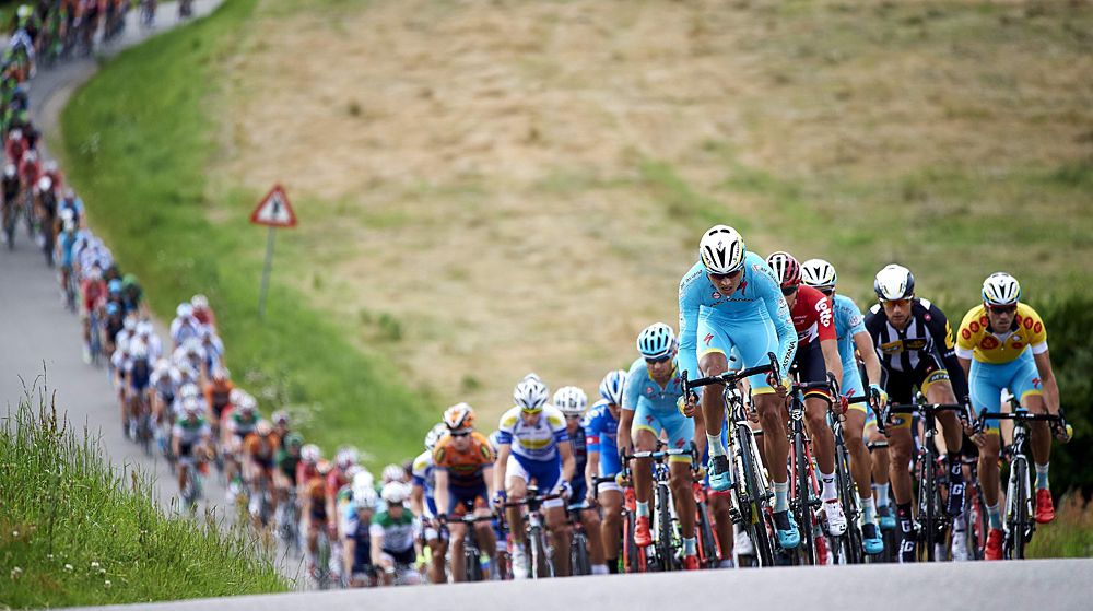 Astana leads the field during stage 2