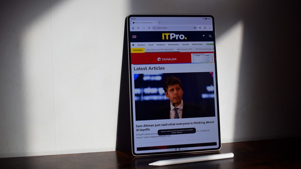 The Honor MagicPad 4 on a desk