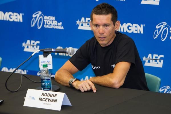 Robbie McEwen talks to the press about his retirement.