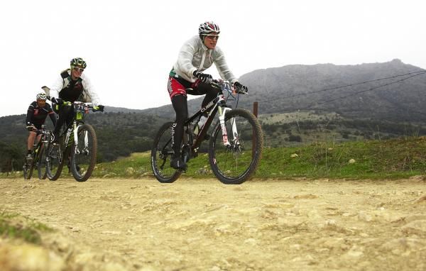Sally Bigham and Kristine Noergaard (Topeak Ergon / Hansens Floedeis) all bundled up on their way to winning the elite women's race.
