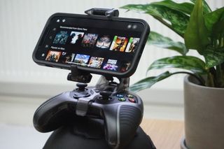 Best xbox store controller phone mount