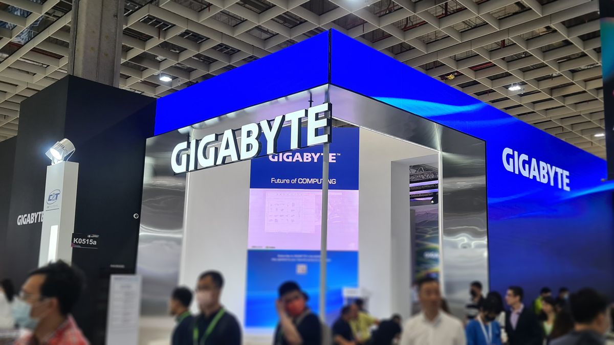 Computex 2023 show floor images showing AI and Nvidia signs.