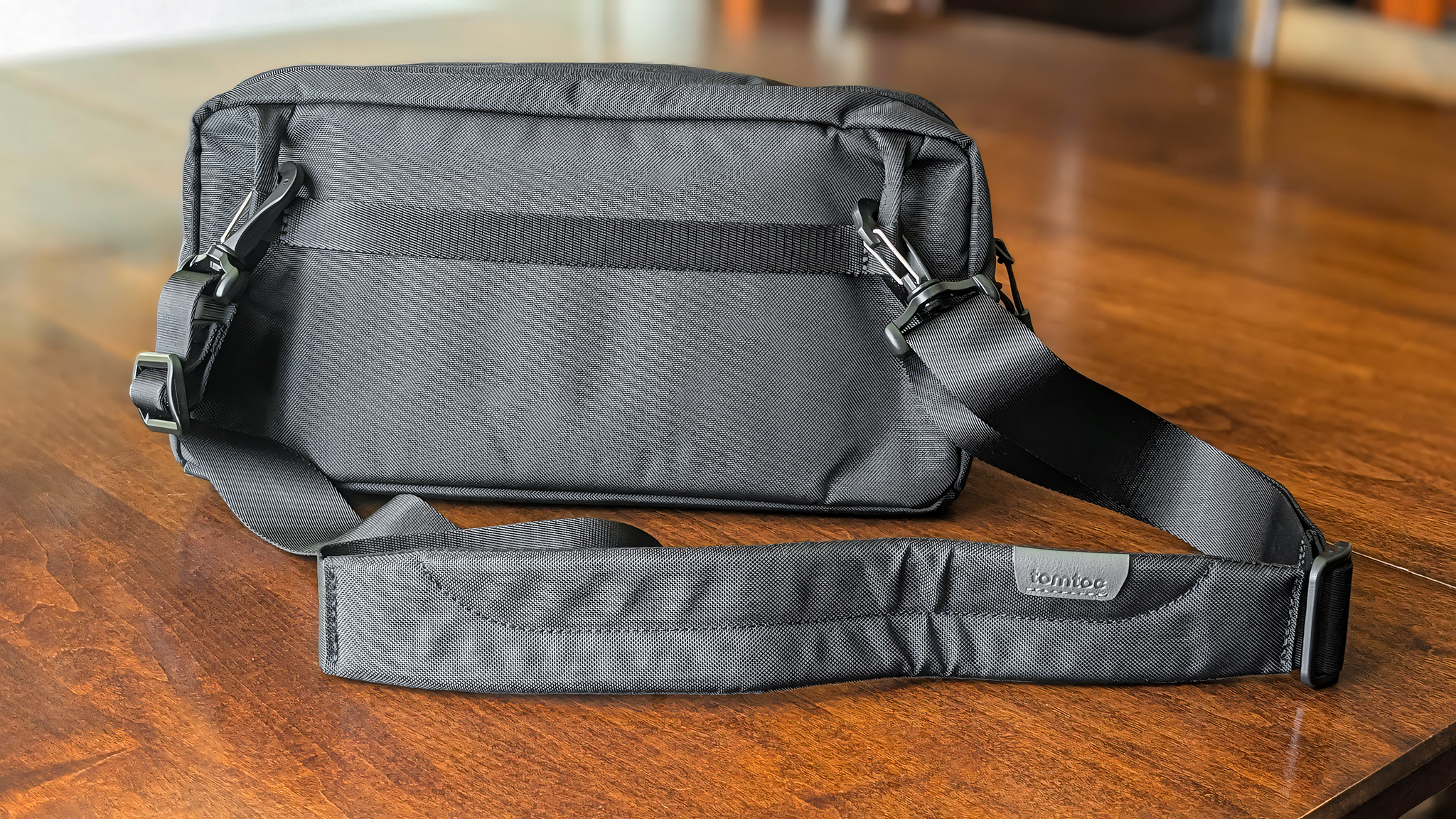 The backside of the Tomtoc Arccos G-47 Travel Bag.