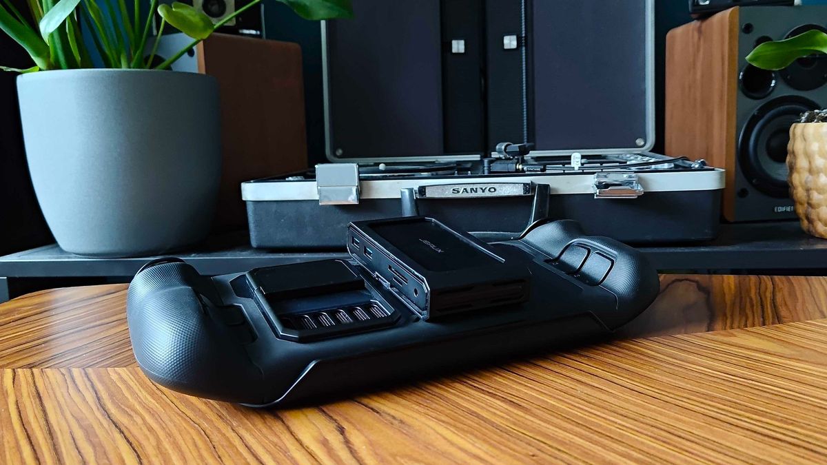 Jsaux ModCase attached to Steam Deck with dock at back