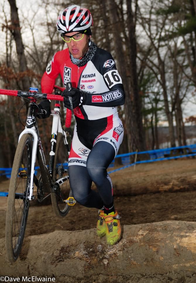Jake Wells (NoTubes) touching down on top of one of the log barriers