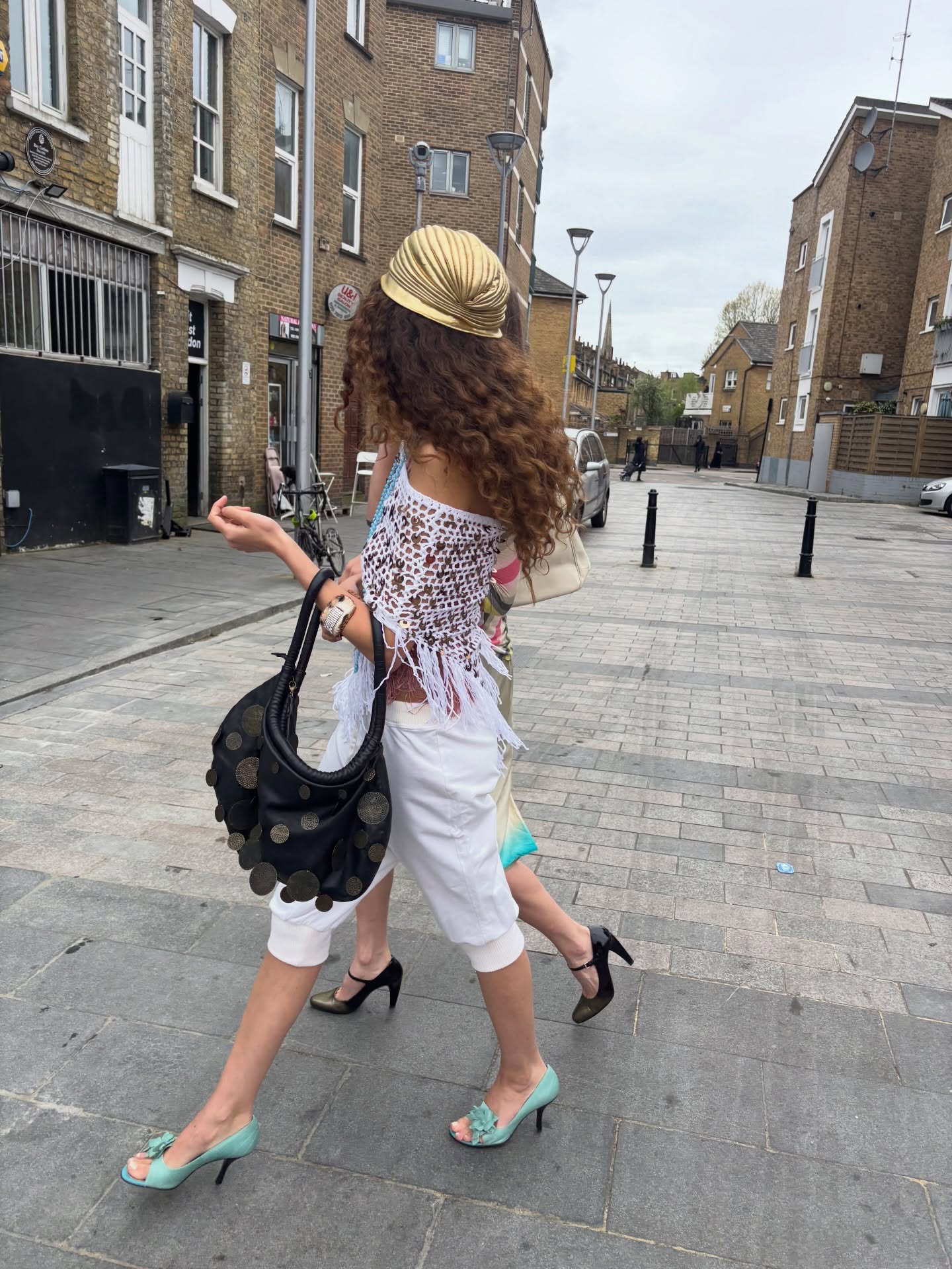 A woman wearing the princess shoe trend summer 2026.