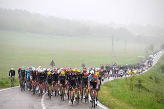 Giro d'Italia stage 2 LIVE: Rain falling as riders approach finish of wide-open second stage