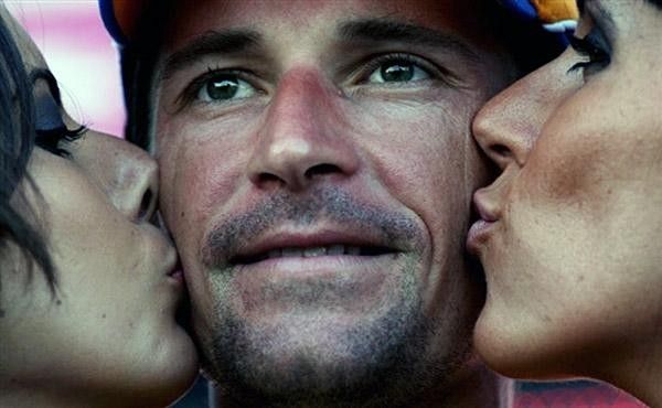 Denis Menchov (Rabobank) has a few of these types of photographs after nine stages in gold