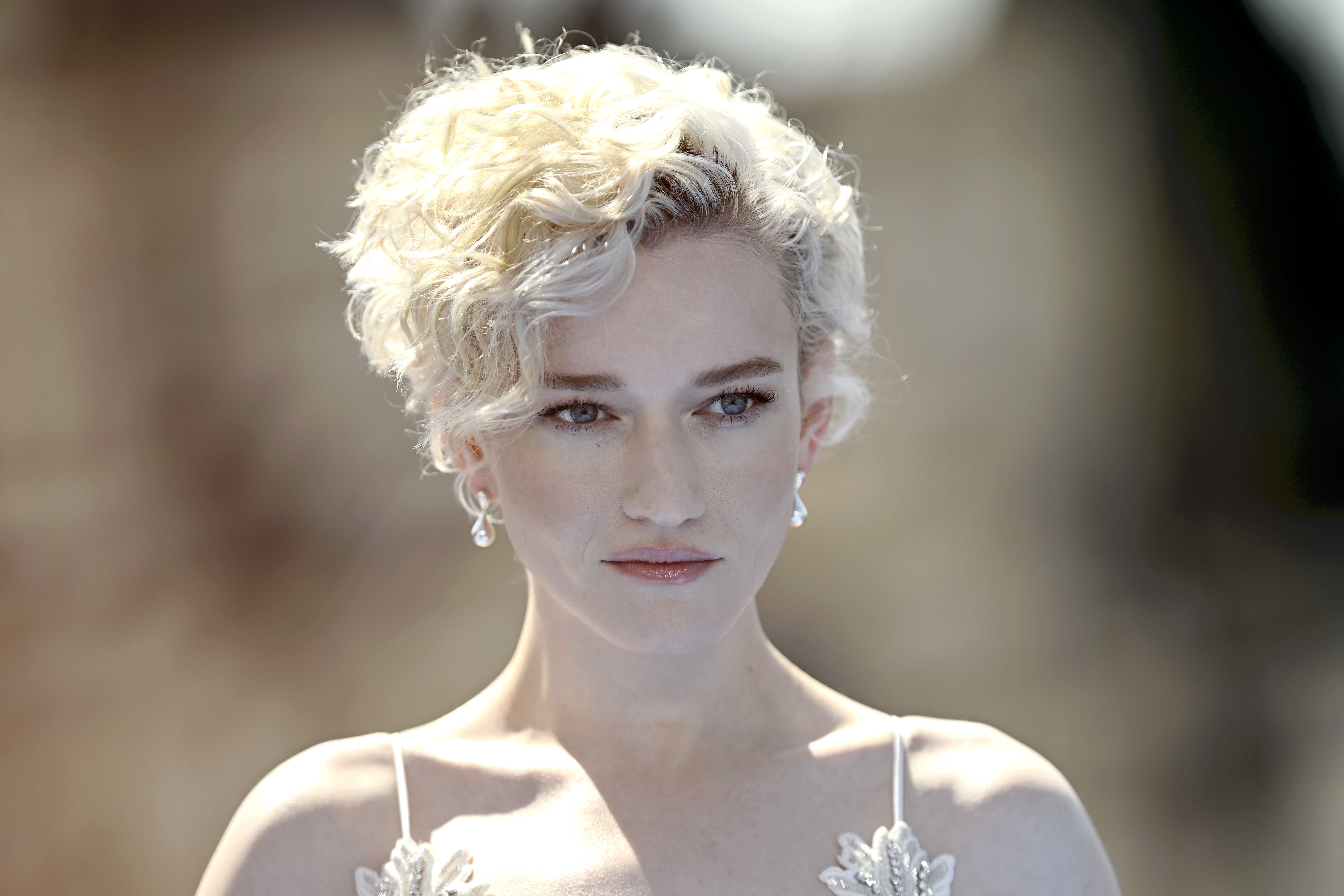 bixie - Julia Garner
