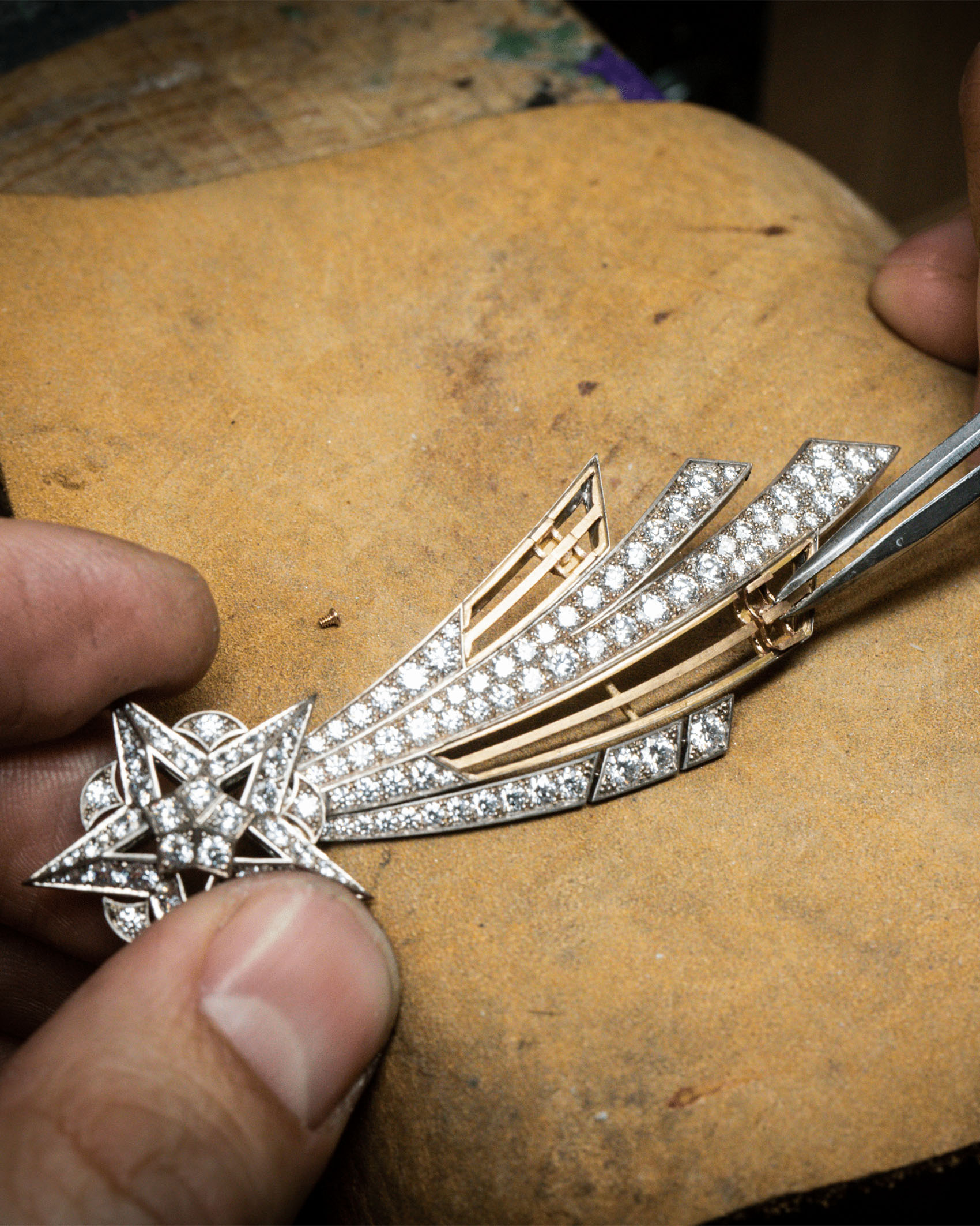 Van Cleef &amp;amp; Arpels piece being created
