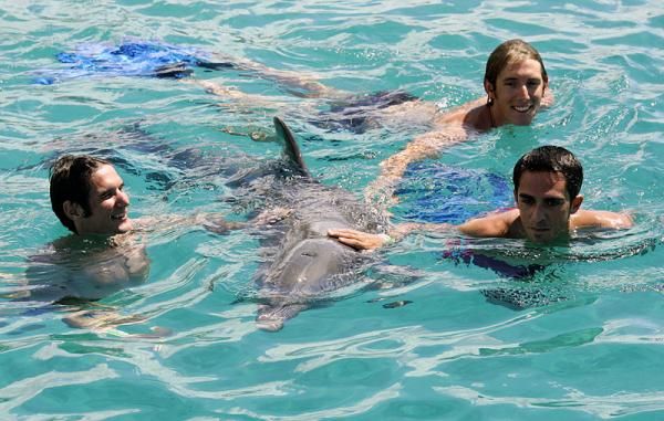 Fr&auml;nk Schleck, Andy Schleck and Alberto Contador (l-r) relax in the Netherlands Antilles prior to the Amstel Cura&ccedil;ao Race.