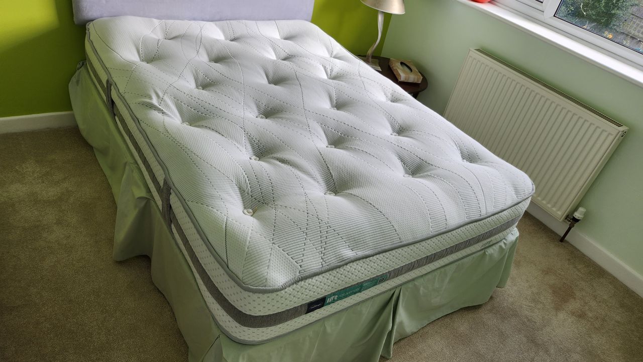 Silentnight Lift Rejuvenate 1600 Pocket Mattress on review in T3&#039;s test bedroom