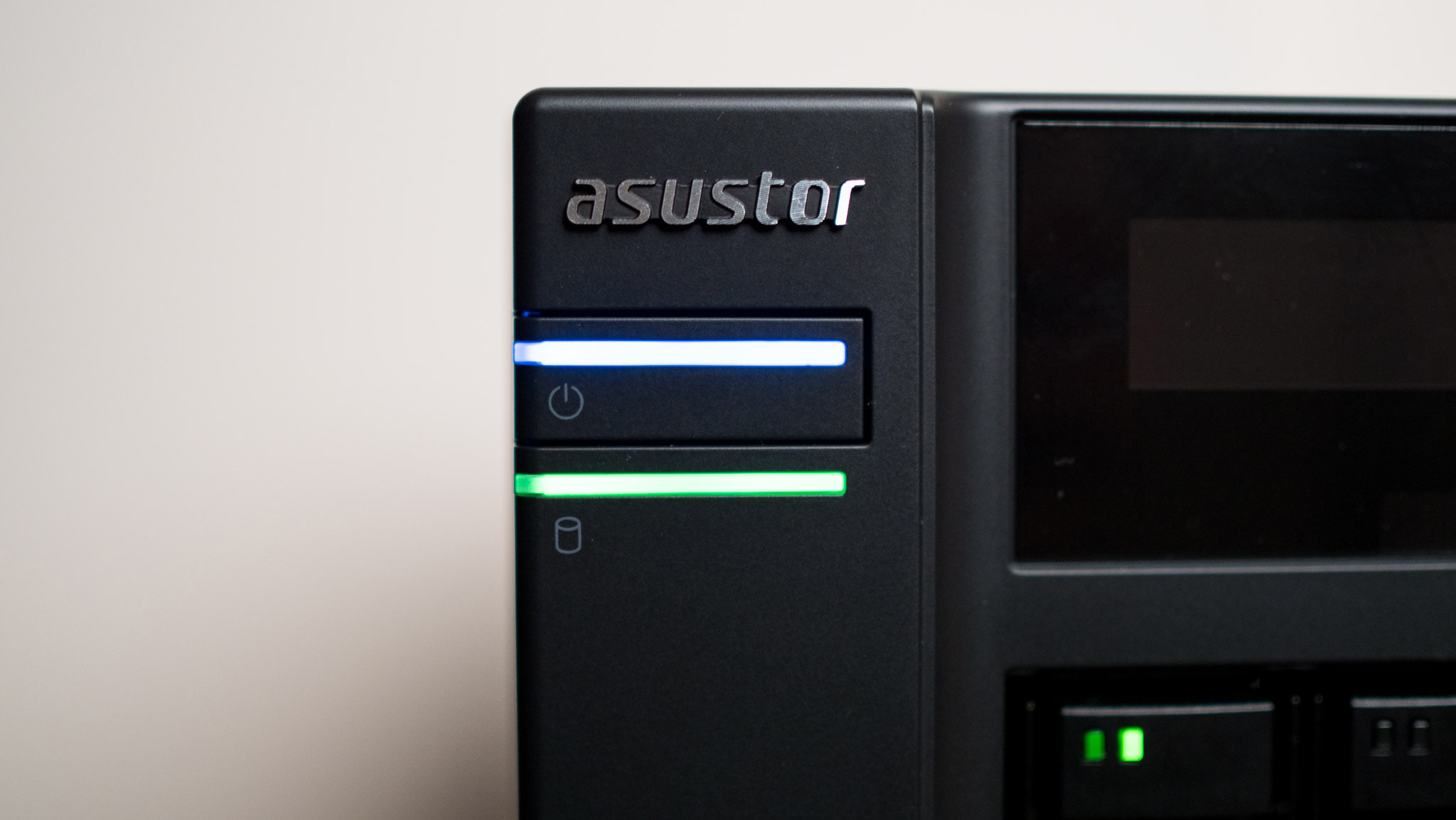 Asustor AS6604T NAS review
