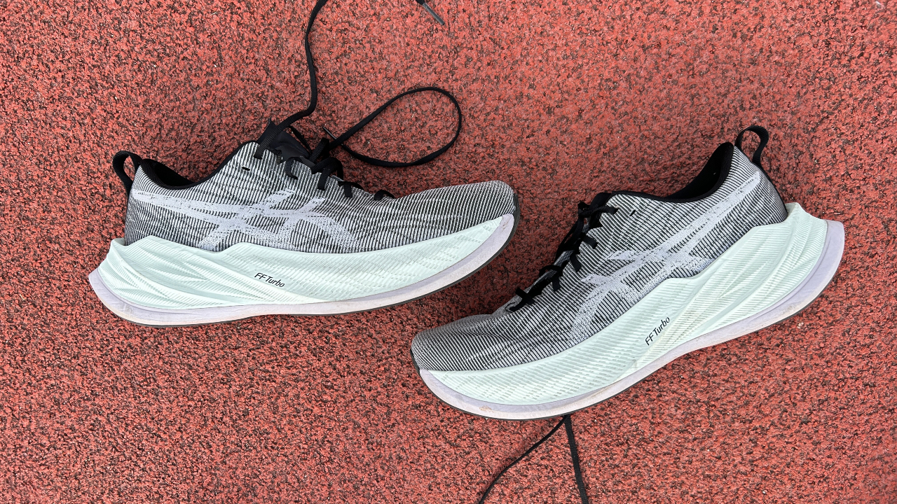 Asics Magic Speed 3 Review By 2 Runners: New Asics super trainer put to the  run test 