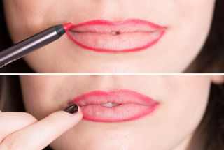 Softening Lip Liner With Finger