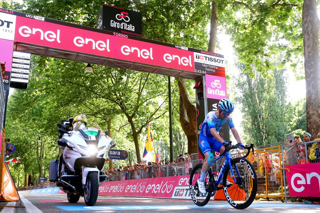 simon yates at stage 14 of the giro ditalia