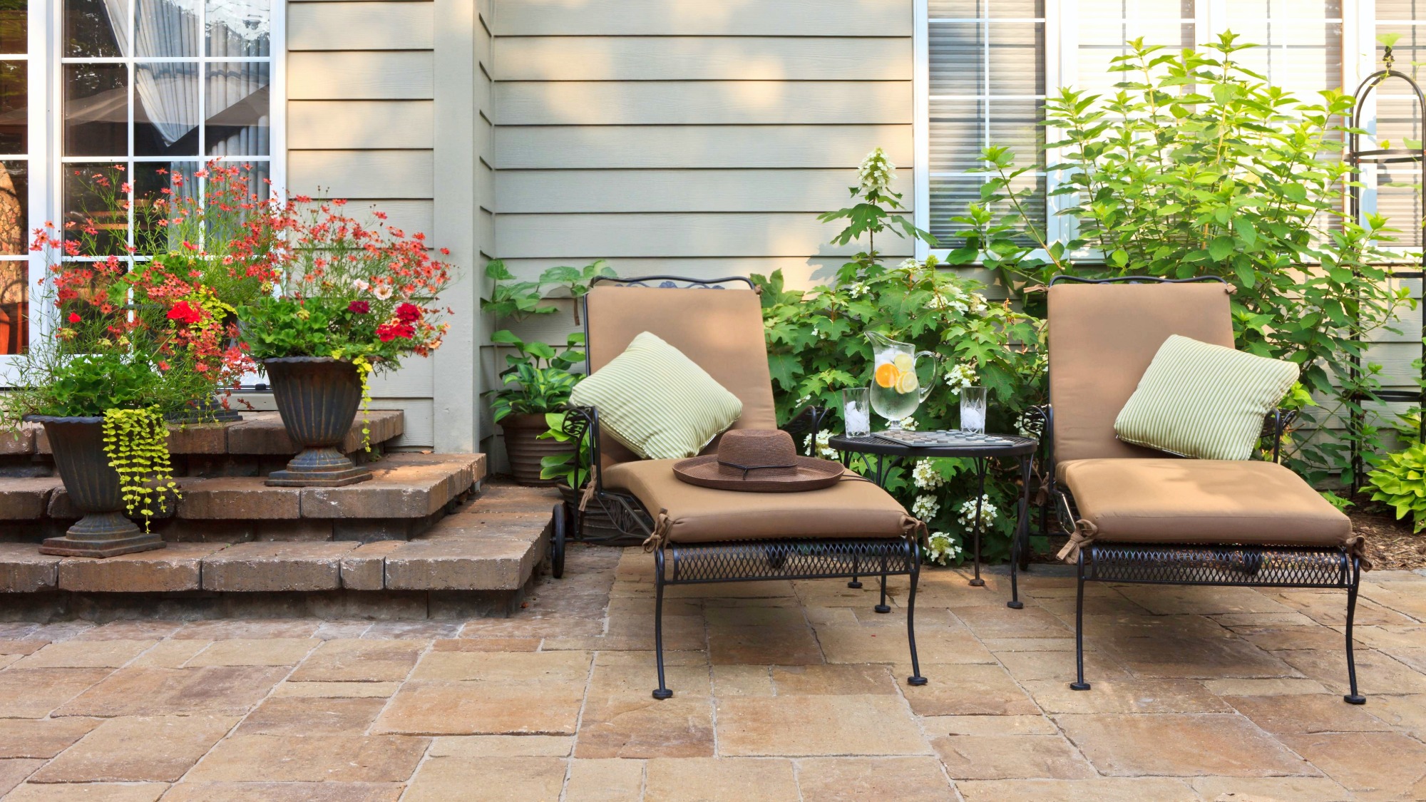 Relaxing patio with pavers