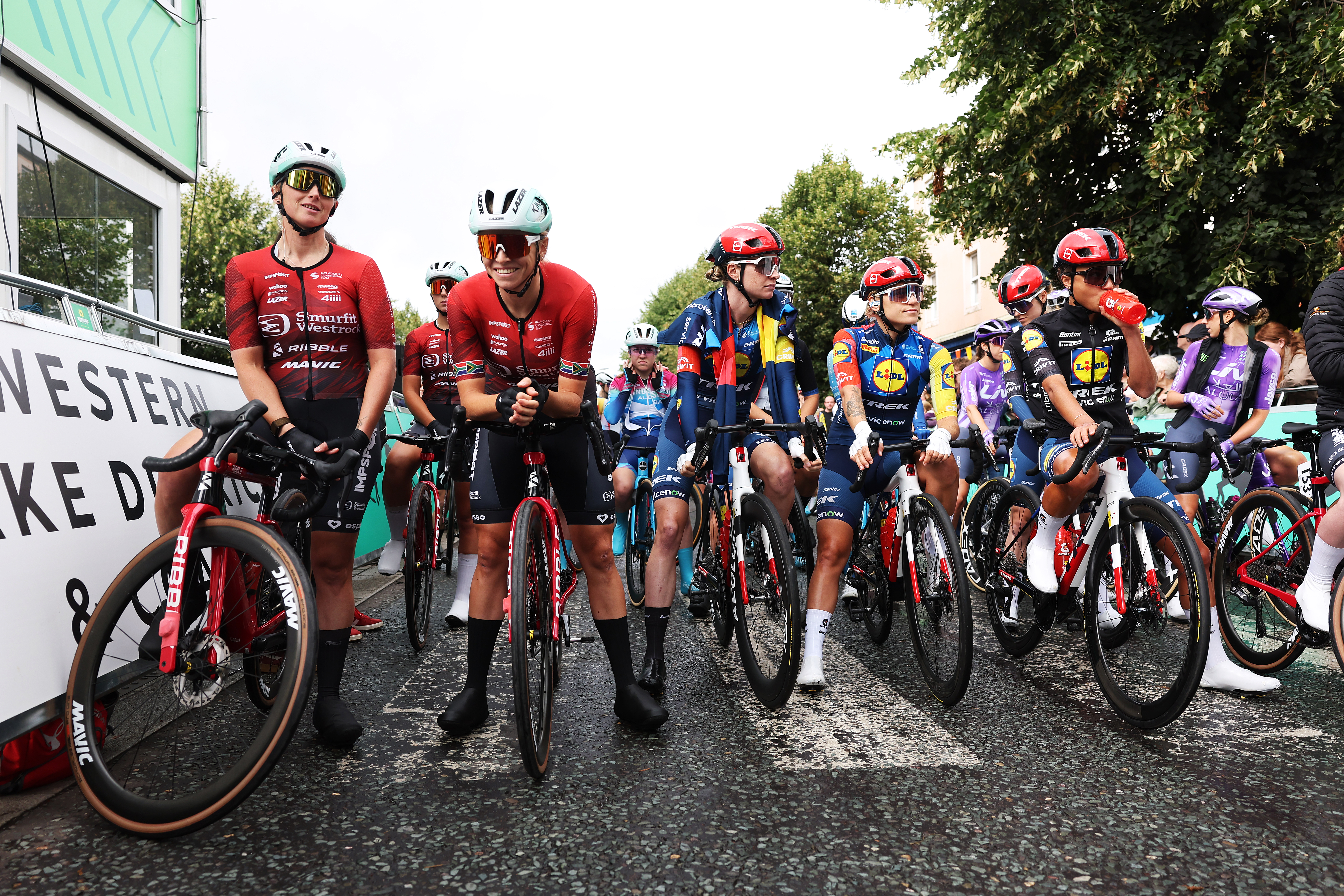 Tour of Britain Women peloton