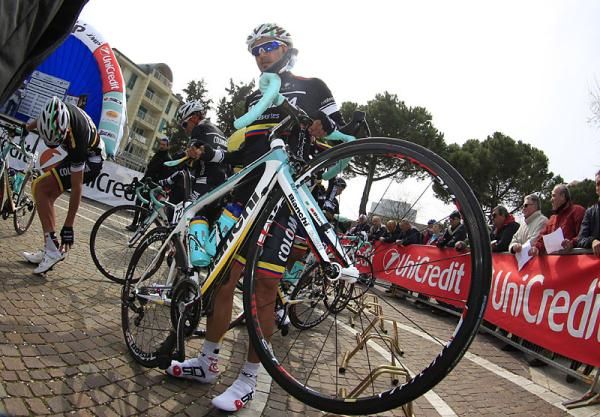 The Colombia - Coldeportes team before the start