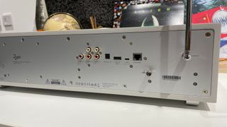 Ruark Audio R410 back connections