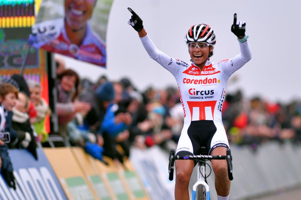 Ceylin del Carmen Alvarado (NED) won the UCI Cyclo-cross Koksijde World Cup
