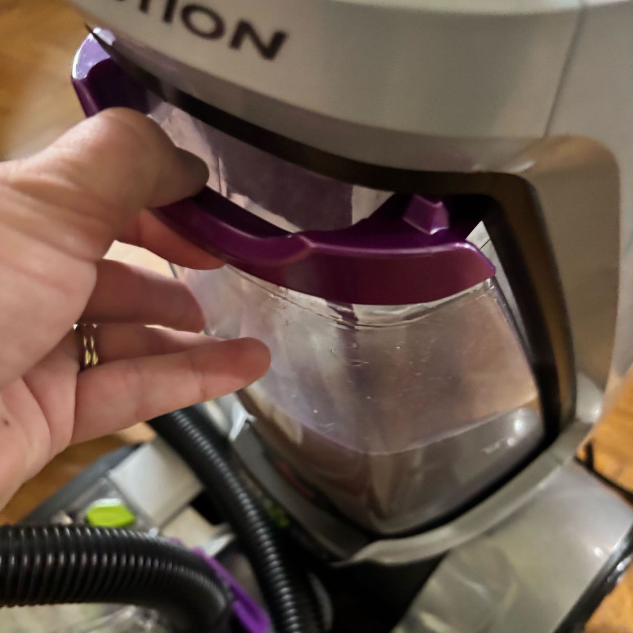 taking out dirty water tank on the bissell proheat 2x revolution pet pro