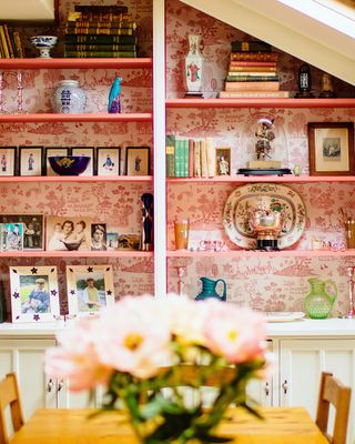 How to mix patterns - shelving in dining room