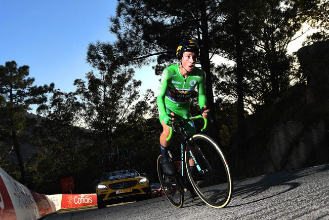 Roglič vince sul Mirador de Ézaro (foto Getty Images)
