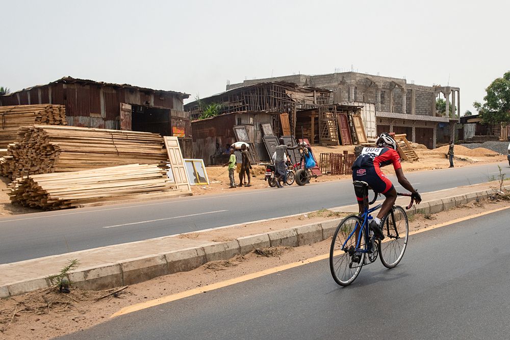 Abu Sheik Sesay (Lunsar B) goes on a daring solo attack. The move meant that he lead through the Okra Hill KOM and Masiaka sprint.