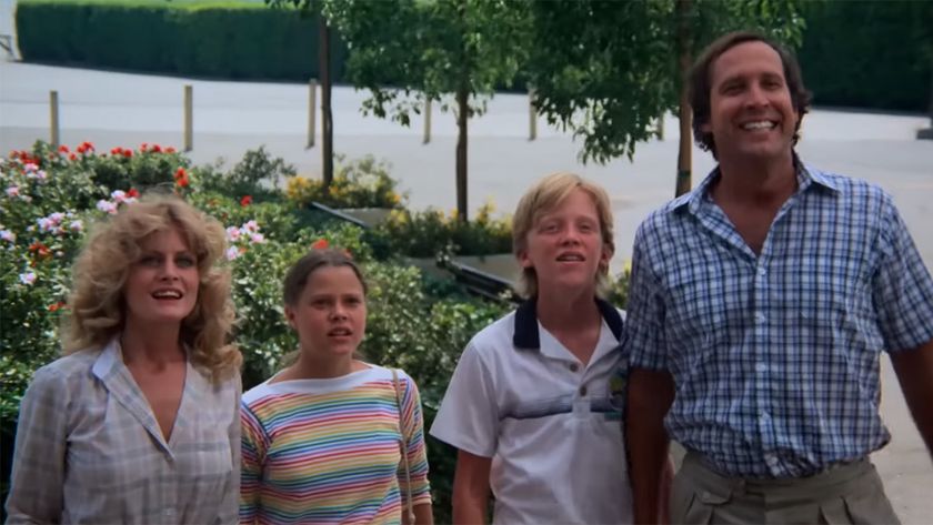 4K look at Beverly D'Angelo, Chevy Chase and the kids in National Lampoon's Vacation standing in front of flower beds. 