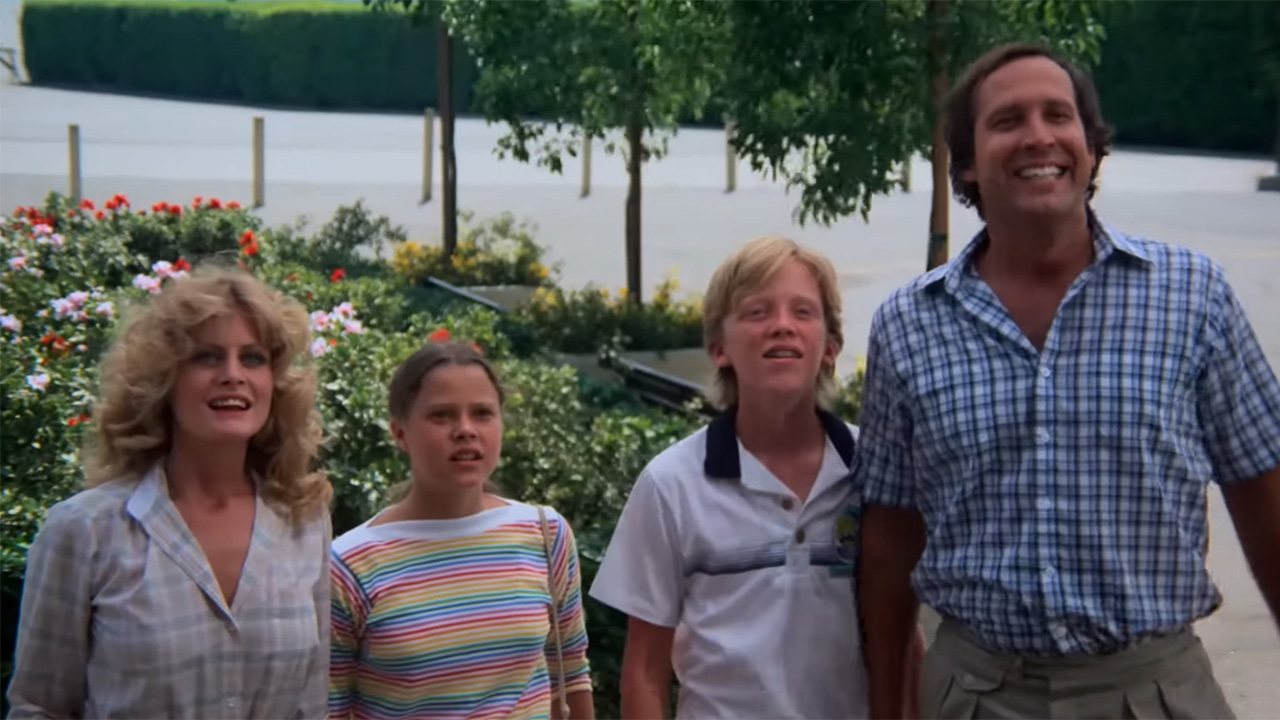 4K look at Beverly D'Angelo, Chevy Chase and the kids in National Lampoon's Vacation standing in front of flower beds. 