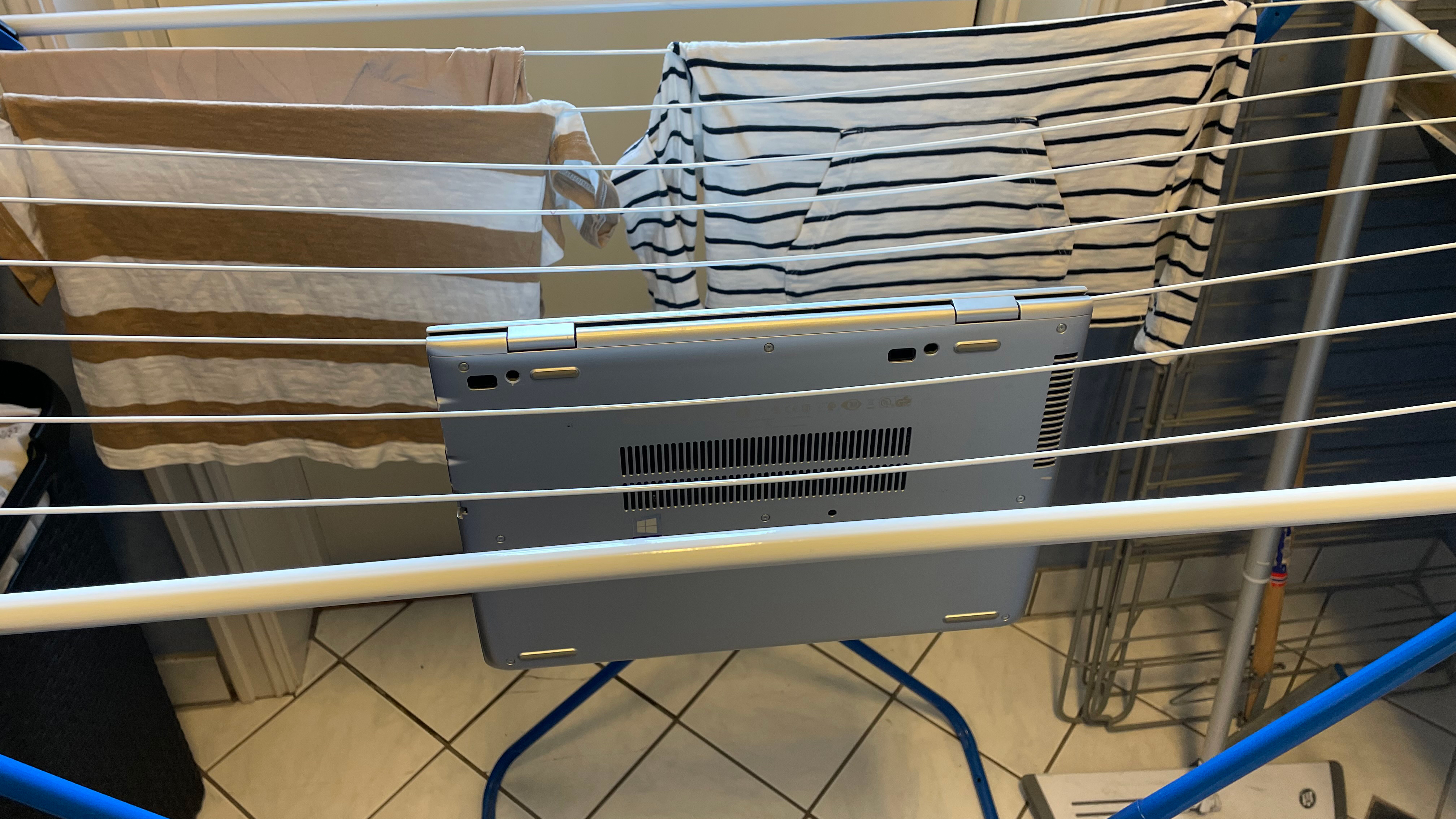 Laptop på tørkestativet