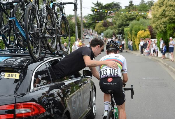 Cavendish gets help after his mechanical