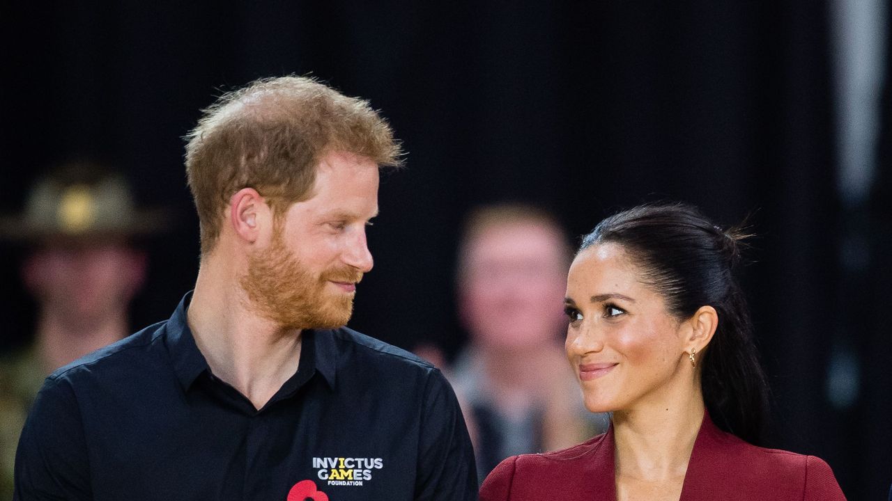 Pregnant Duchess of Sussex Meghan Markle Reveals That the Royal Baby is ...