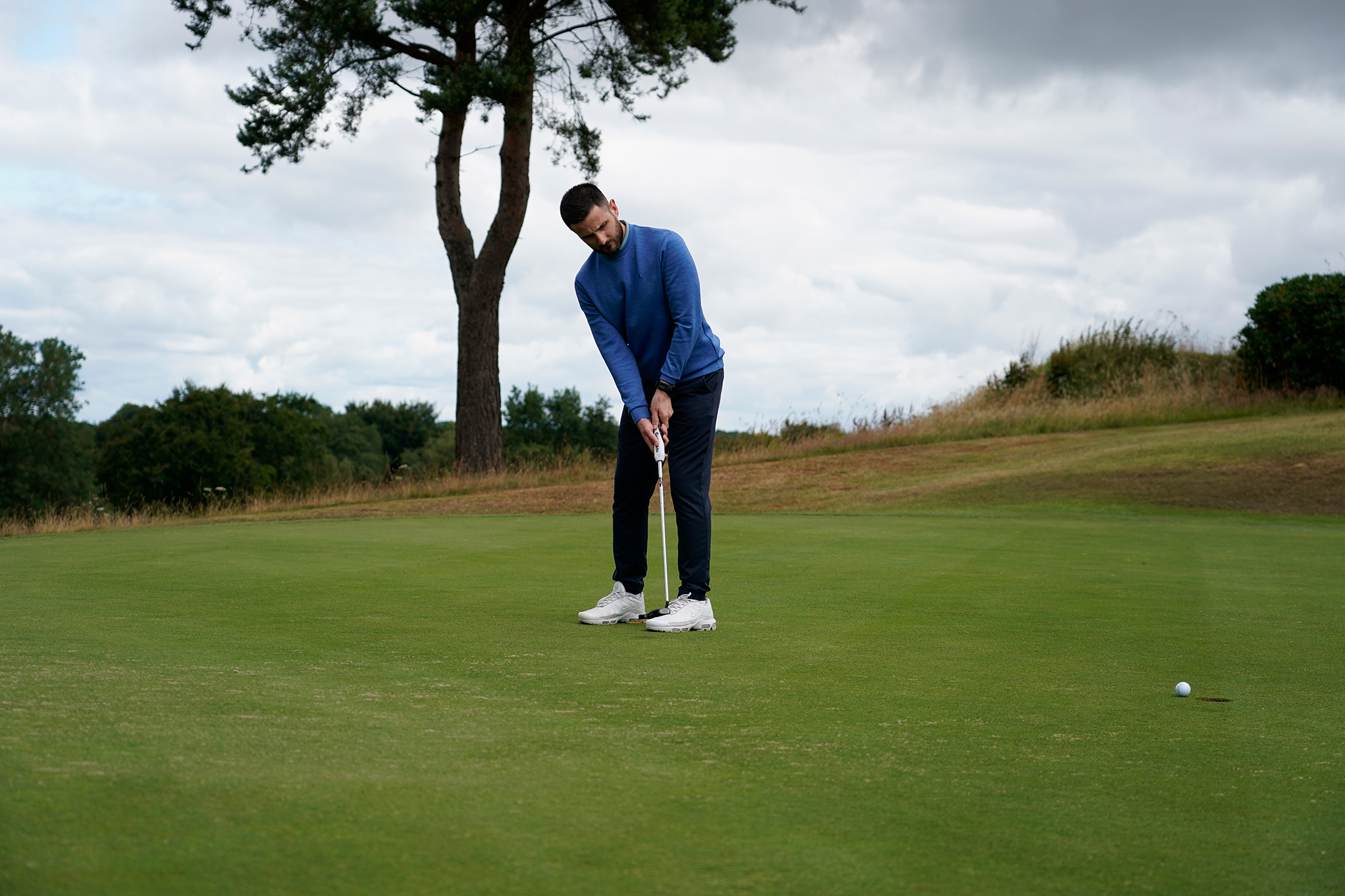 Barry Plummer making a 1-putt on the 8th green at Sand Moor Golf Club, from around 12 feet.