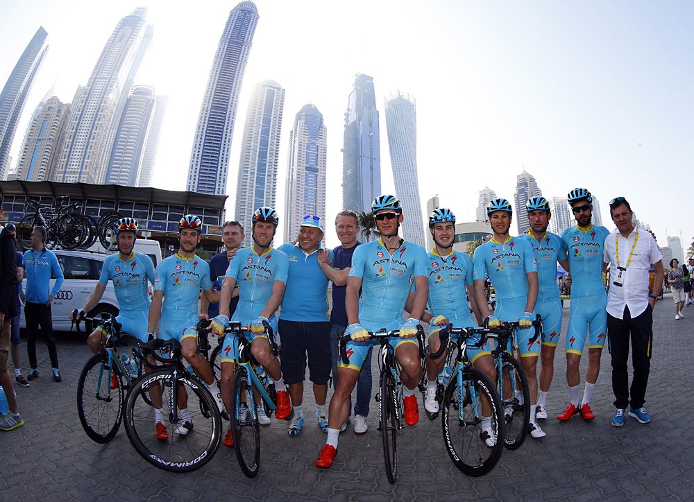 Astana line up at the start of Dubai Tour stage 2