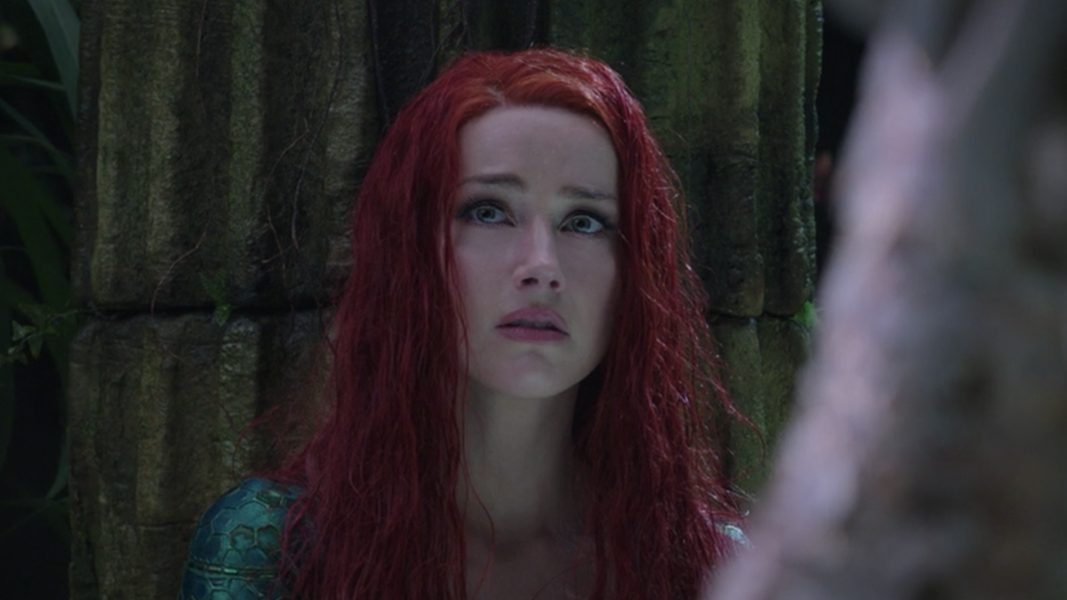 Trollowanie Amber Heard trwa publicznie z Comic-Con Goer przebranym za Mirę Aquaman z Pop Hat