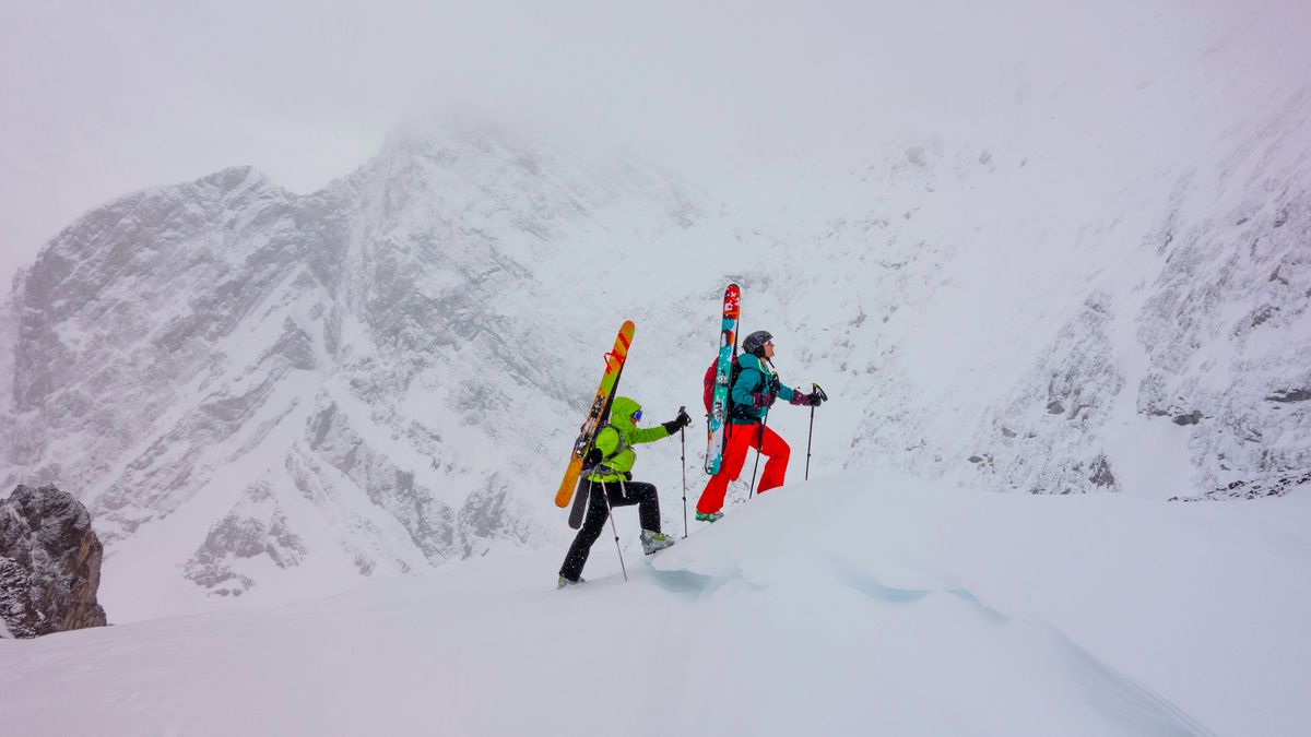 what-is-backcountry-skiing-advnture