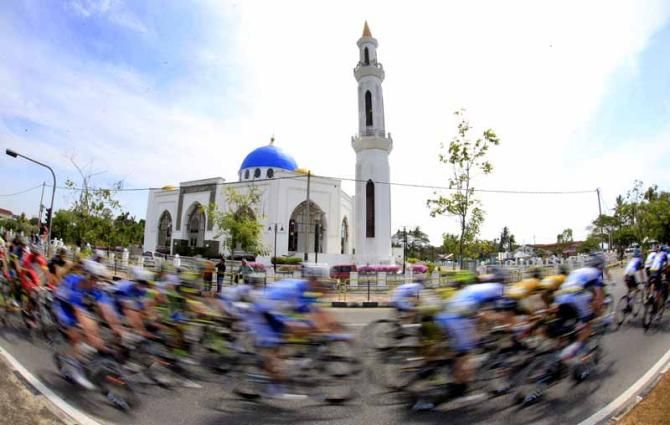 The Tour de Langkawi peloton on stage 1