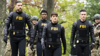 FBI's team walking together in Season 6 finale