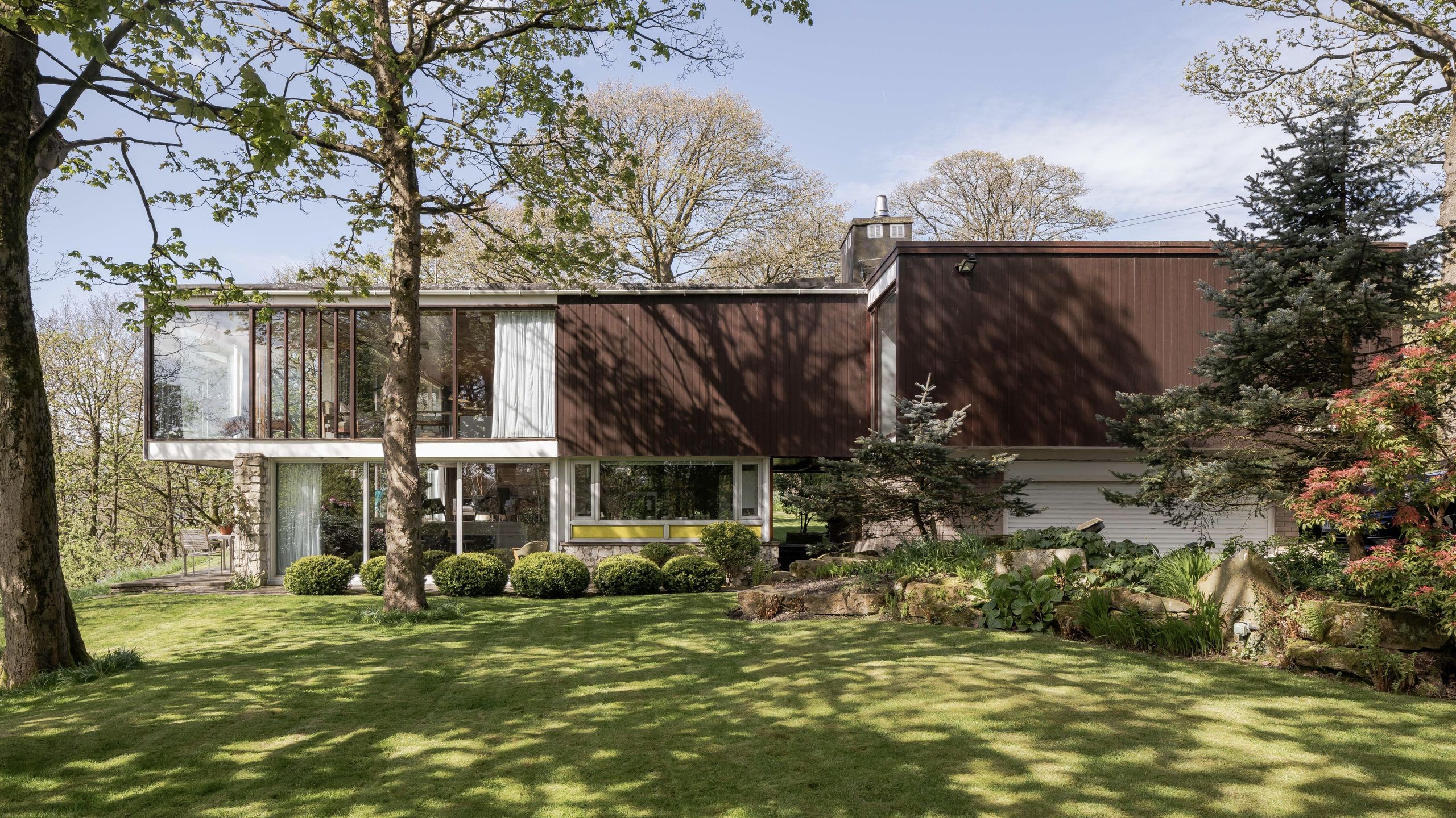 wallpaper.com - Anna Solomon - A piece of England's architectural history could be yours with this mid-century gem