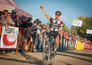 Elite Men - Boulder Cup goes to a patient Powers