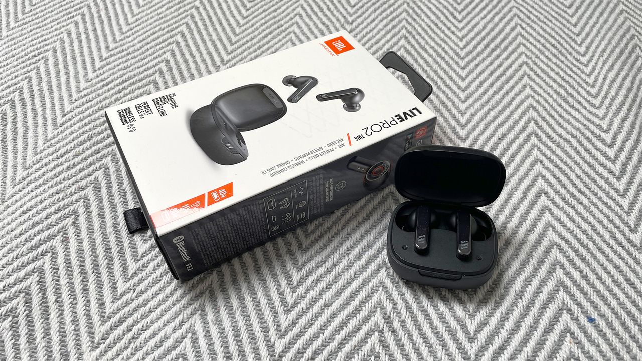 Noise cancelling in-ear headphones: JBL Live Pro 2 TWS