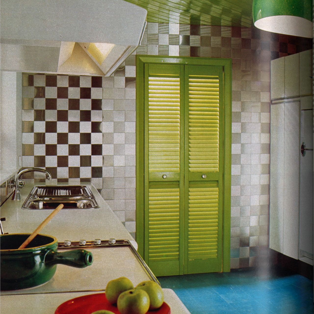 Archive images from 1971 issue of Ideal Home magazine