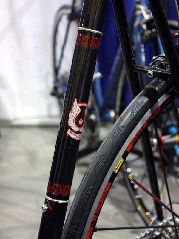 Polished stainless steel rings decorate the seat tube on this Peter Mooney frame.