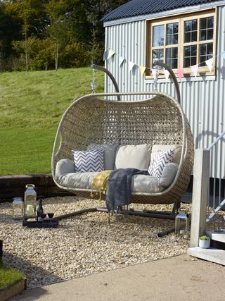 outdoor sofa ideas: hanging sofa