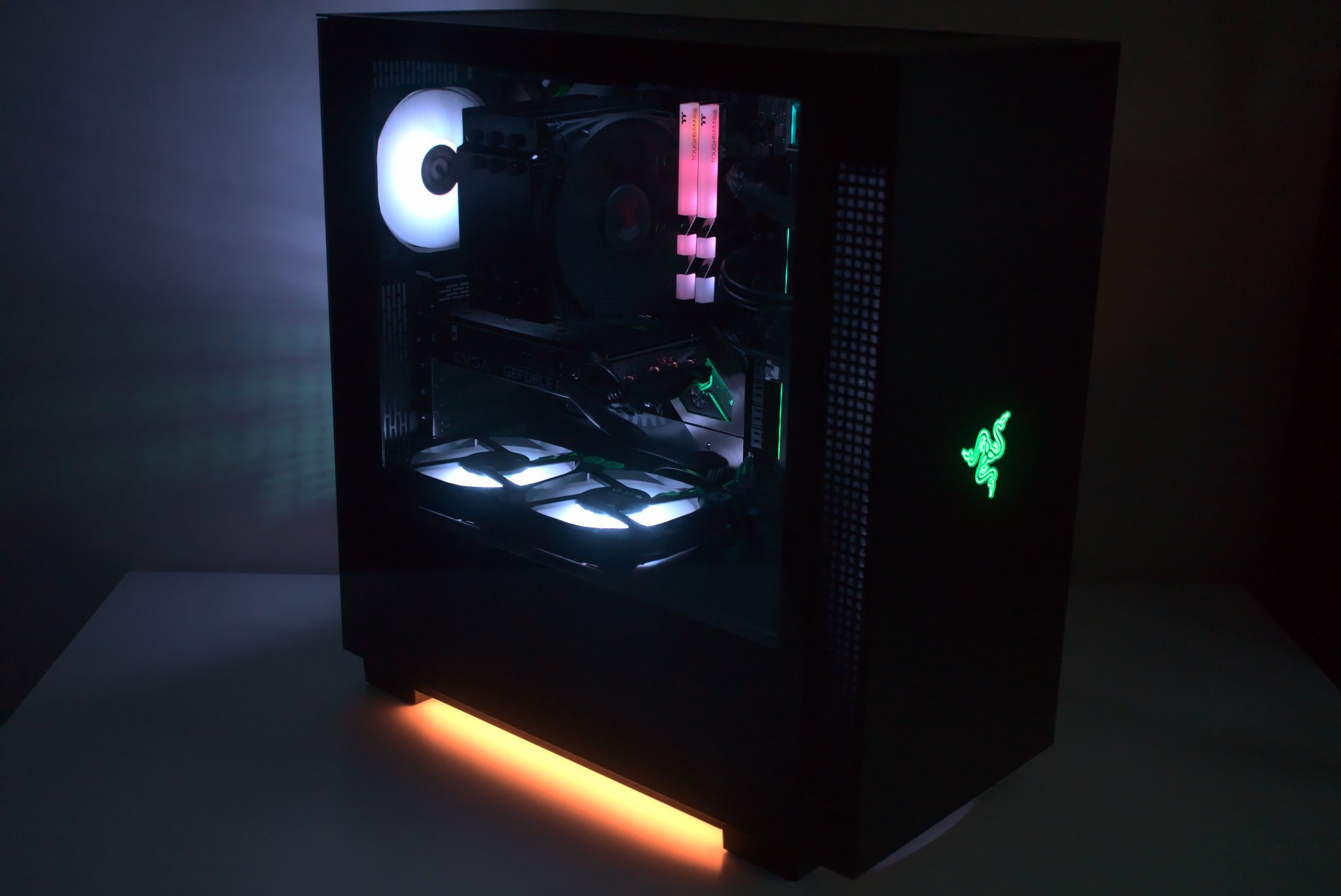 Razer Tomahawk review: Razer's first ATX case is close to a slam