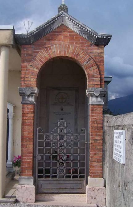 The tomb of Ottavio Bottecchia, Italy&rsquo;s first Tour de France winner, was in the cemetery at the crest of the climb