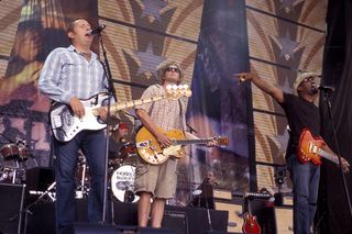 (MANDATORY CREDIT Ebet Roberts/Getty Images) UNITED STATES - SEPTEMBER 01: FARM AID Photo of HOOTIE & THE BLOWFISH, Hootie and the Blowfish at Farm Aid in Columbus, Ohio on September 7, 2003